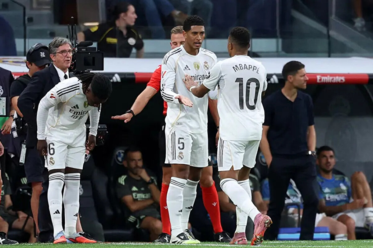 Geçirdiği ameliyat sonrası bir süre sahalara dönemeyen Jude Bellingham ise son oynanan Espanyol ve Levante maçlarında süre bulmuştu.