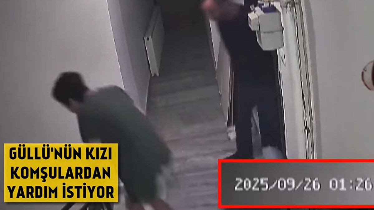 Durumu fark eden kızı ve kızının arkadaşı, “Eyvah düşmüş, aşağıya koş” diye bağırarak panikle apartman merdivenlerine yöneldi.<br><br>Kızının yardıma koştuğu ve komşularından yardım istediği anlar da kameraya yansırken, yaşanan panik ve korku saniye saniye ekranlara geldiş. Yetkililer, olayın ardından inceleme başlattı.