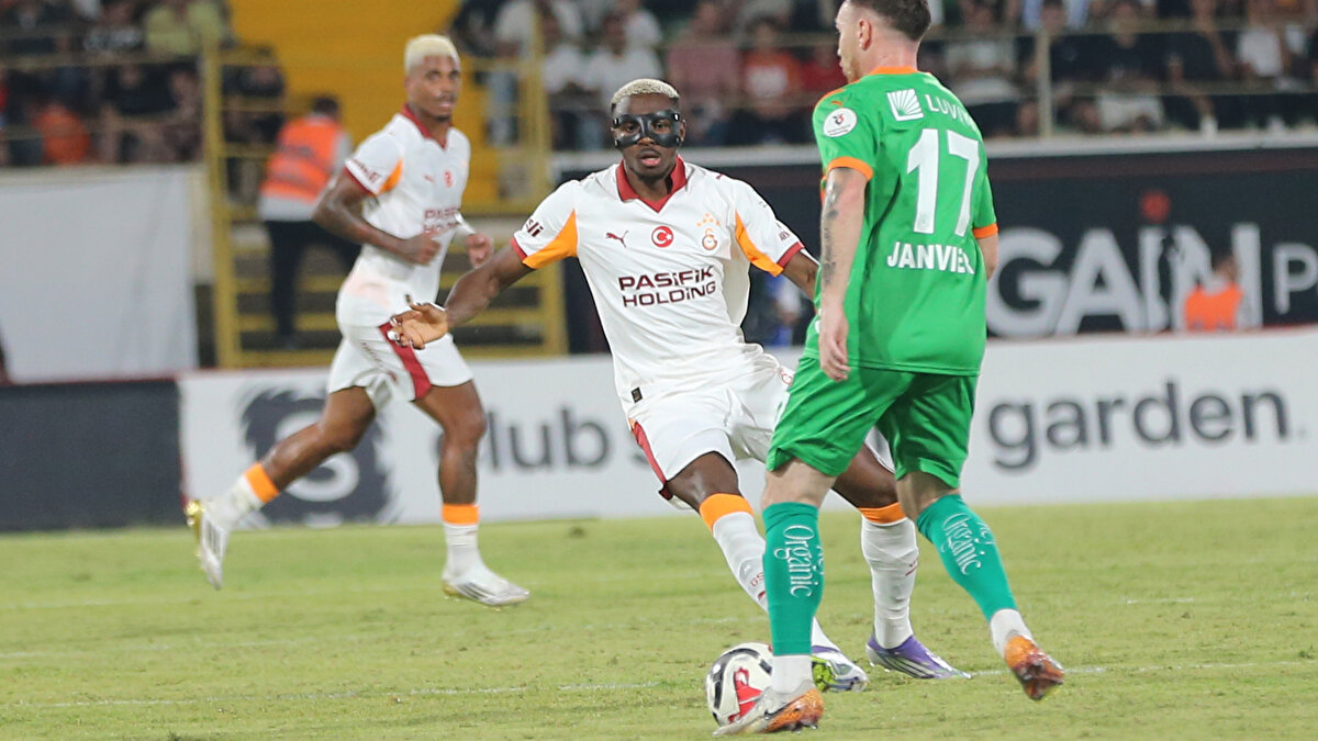 Mücadelede gol perdesini 23. dakikada Mauro Icardi açtı. Sarı-kırmızılılar, ilk devreyi 1-0 önde kapadı.