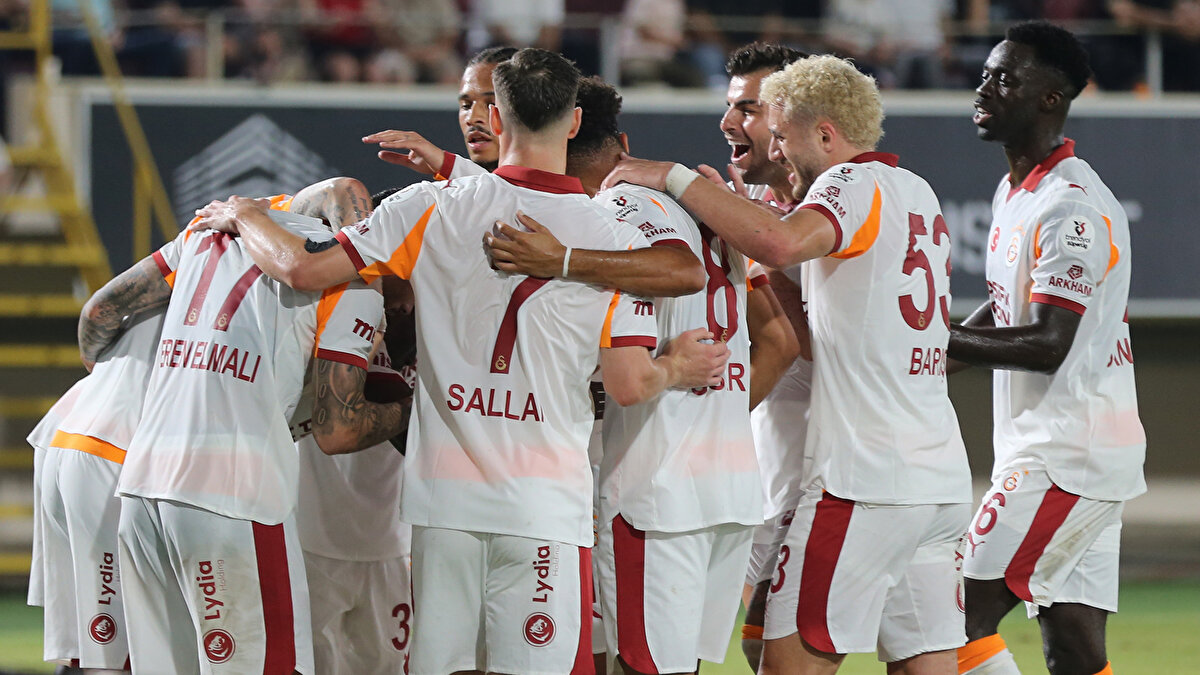 Galatasaray, Trendyol Süper Lig'de 7. haftanın açılış maçında konuk olduğu Corendon Alanyaspor'u 1-0 mağlup ederek ligde 7'de 7 yaptı.