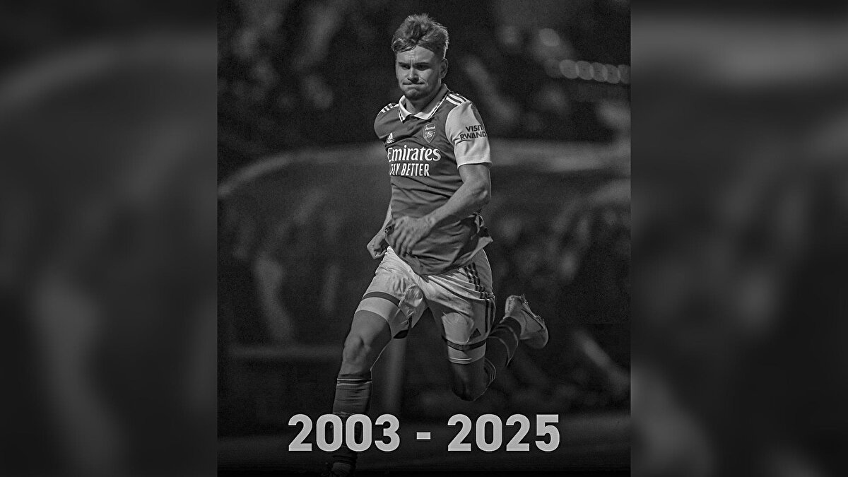 Açıklamaya göre, 21 yaşındaki oyuncu çarpışma sonrası ciddi beyin travması geçirdi ve yapay komaya alındı.