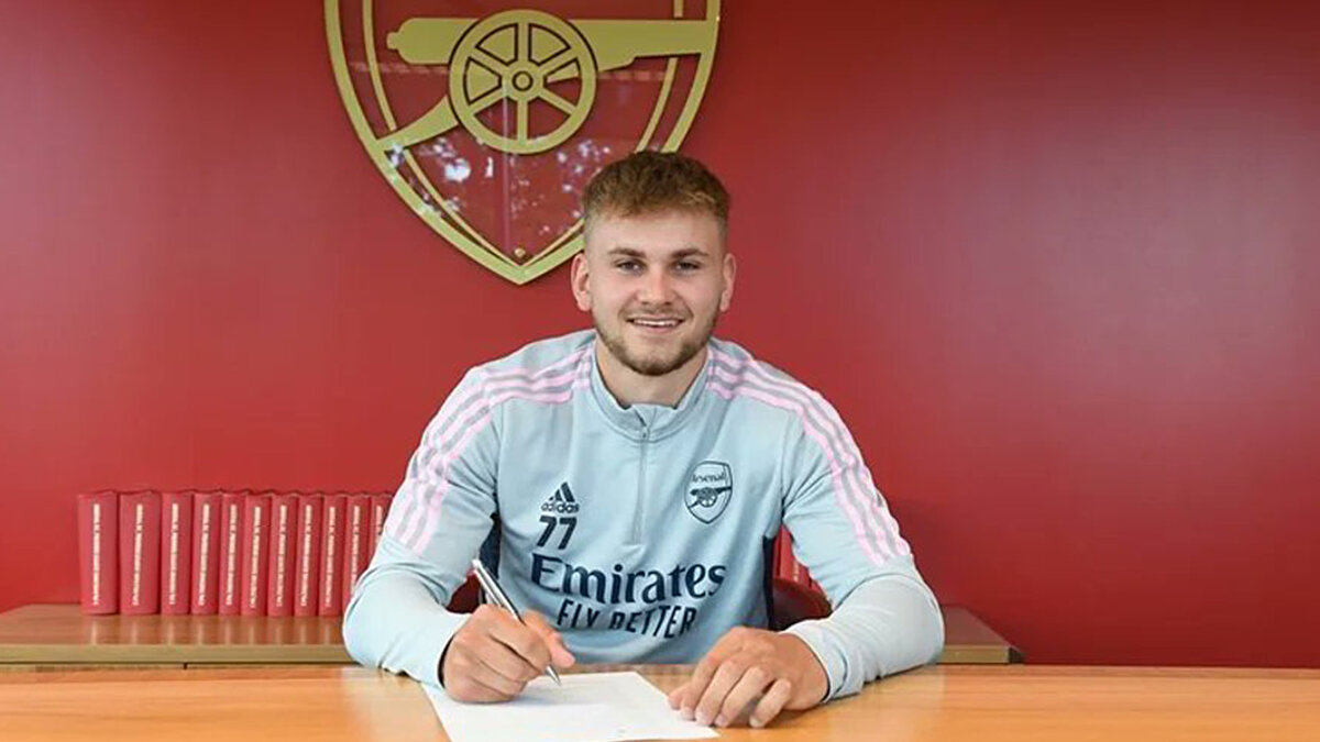Arsenal altyapısından yetişen Billy Vigar, geçtiğimiz hafta sonu Chichester City ile Wingate & Finchley arasında oynanan maçta korkunç bir sakatlık yaşadı.