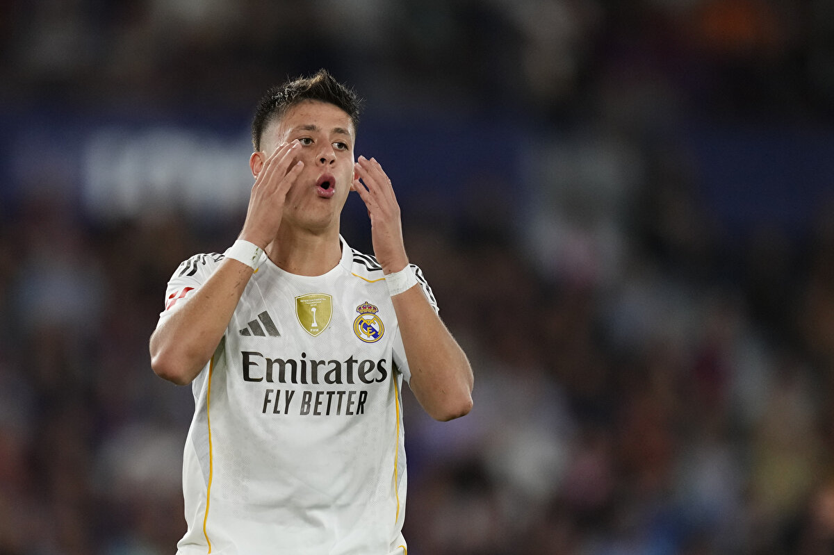 Haberde; Arda Güler ve Franco Mastantuono'nun bu isyana katılmadığı yazıldı. İkilinin, henüz Real Madrid hiyerarşisinde yeteri kadar güçlü olmadığı için bu konuya girmedikleri belirtildi.