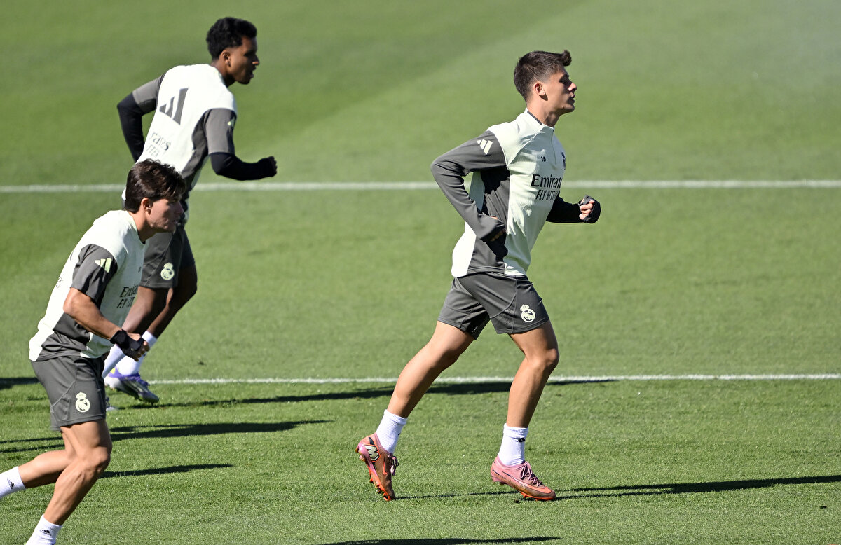 Ancak diğer futbolcuların, Alaba'nın daha az süre olmasını istediği gelen bilgiler arasında.