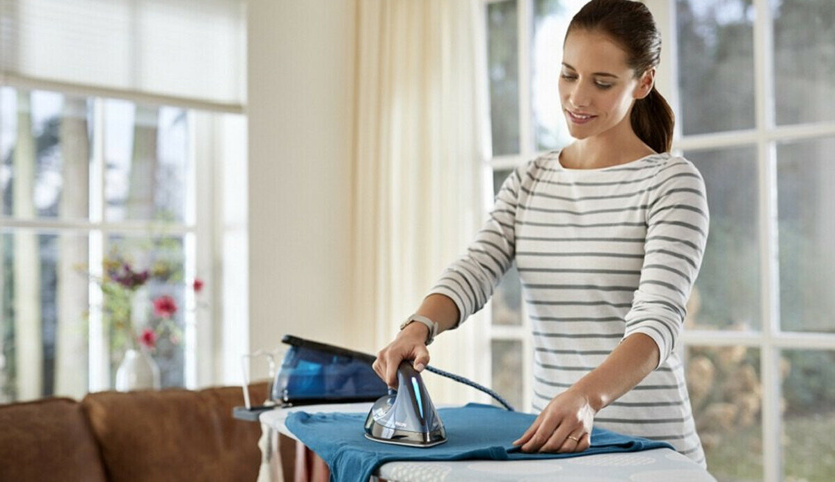 İsa Karakaş: “Ev kadınlarına verilen söz tutulacak”<br><br>İsa Karakaş, bugüne kadar düzenlemenin neden hayata geçirilmediği sorusuna şu yanıtı verdi:<br><br>“Bu işin bütçe ve ekonomi boyutu var. Hükümet, yüksek enflasyonla mücadeleye öncelik verdi. Ayrıca 2023’teki Kahramanmaraş merkezli deprem ve ekonomik dengeler düzenlemenin ertelenmesine neden oldu. Ancak Cumhurbaşkanımızın ev kadınlarına verdiği söz mutlaka yerine getirilecek.”<br><br>Karakaş’ın aktardığı kulis bilgilerine göre, ev hanımlarına erken emeklilik düzenlemesi 2028 yılına kalmayacak, en geç 2027 yılının son çeyreğinde yürürlüğe girecek.