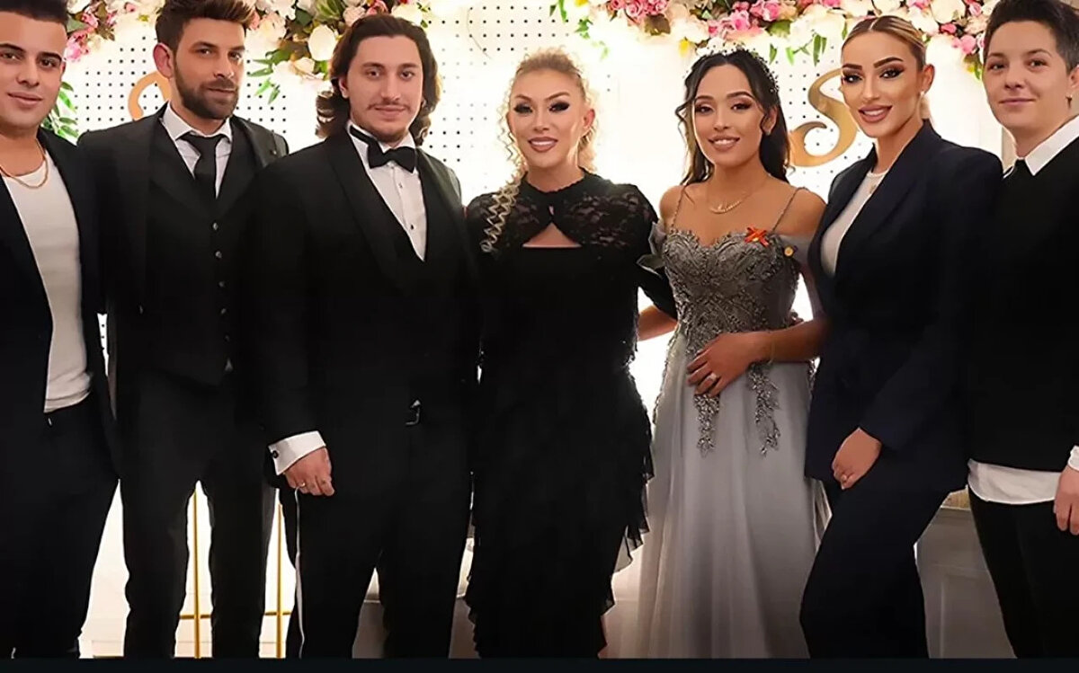 Güllü ve Gürel Gülter’in çocukları kim?<br><br>Güllü ile Gürel Gülter’in evliliğinden iki çocuk dünyaya geldi. 1998 doğumlu Tuyan Ülkem ve 2000 doğumlu Tuğberk Yağız, sanatçının en büyük destekçileri oldular. Güllü’nün vefatının ardından özellikle oğlu Tuğberk Yağız, annesinin ölüm haberini kamuoyuna duyurdu.