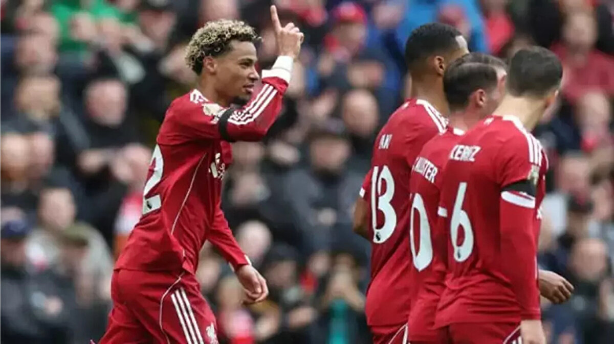 Mücadeleye hızlı başlayan ev sahibi ekip, 9. dakikada Ismaila Sarr’ın attığı golle 1-0 öne geçti. İlk yarı bu skorla tamamlanırken, Liverpool ikinci yarıda baskısını artırdı.