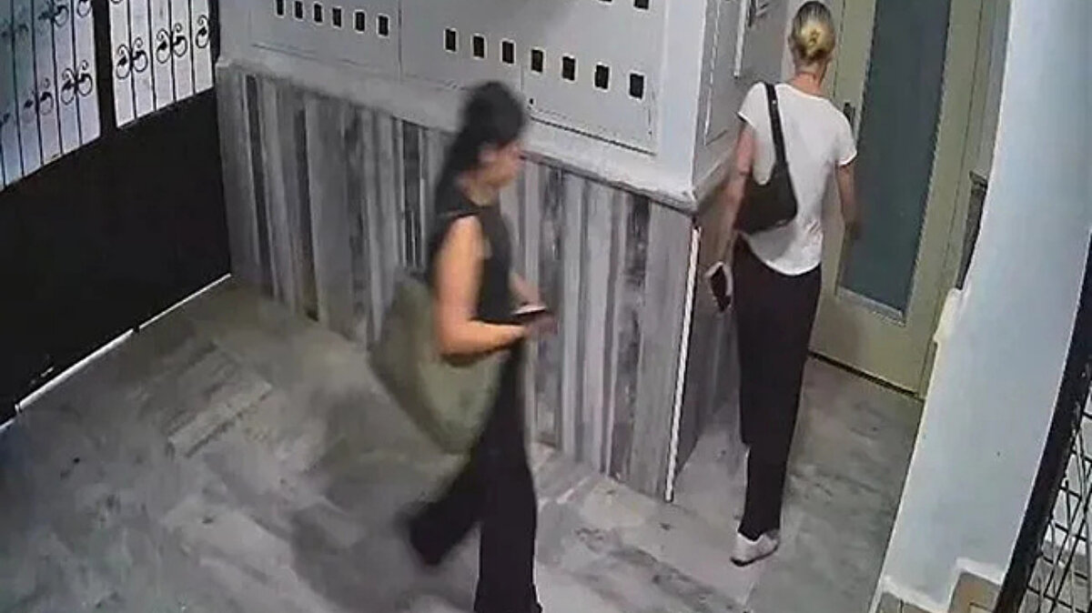 Sanatçının cansız bedeni otopsinin ardından İstanbul Tuzla’ya götürüldü. Cenaze töreninde kızı Tuyan Ülkem, annesinin tabutu başında fenalık geçirdi.