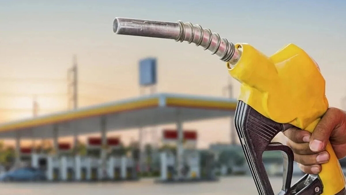  27 Eylül 2025 itibarıyla benzin, motorin ve LPG fiyatlarında herhangi bir zam veya indirim bulunmuyor. Ancak uluslararası piyasalardaki gelişmelere bağlı olarak akaryakıt fiyatlarının önümüzdeki günlerde yeniden değişmesi gündeme gelebilir.