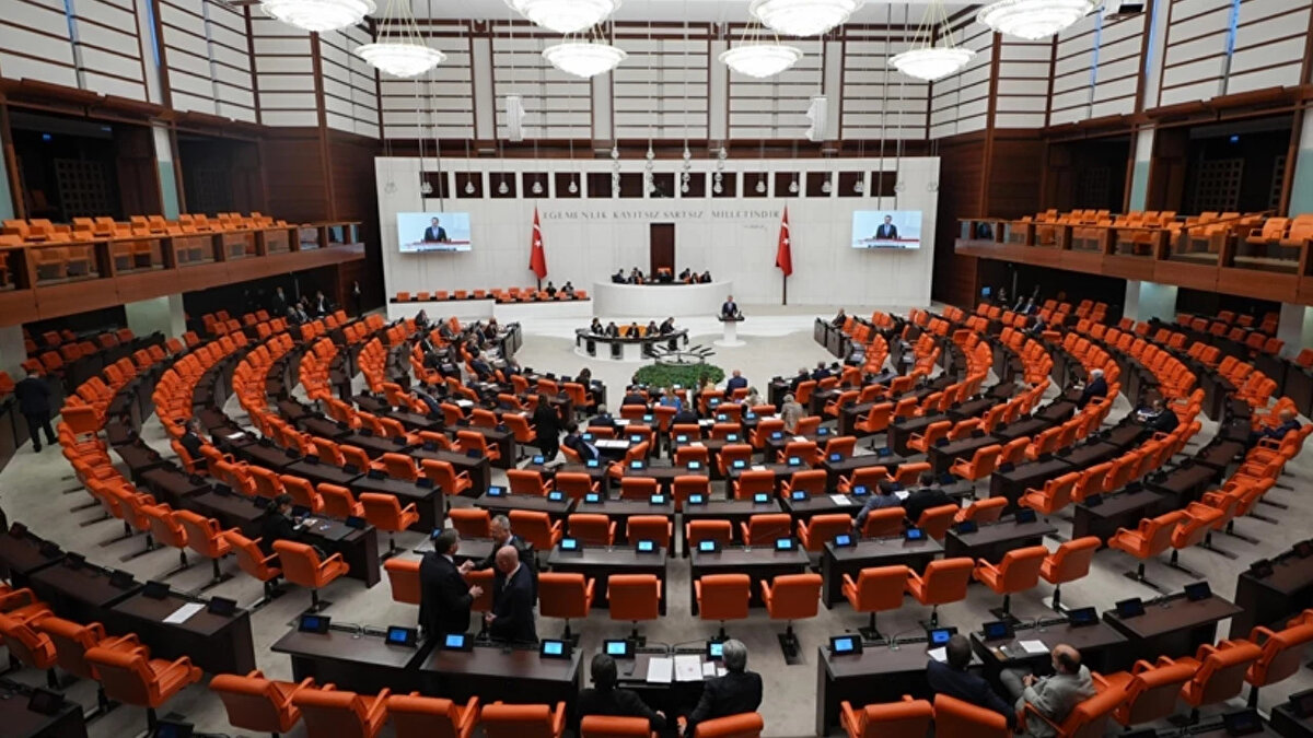 Çocuklara Ceza İndirimi Yeniden Düzenleniyor<br><br>Mevcut sistemde çocukların yaşlarına göre ceza indirimi uygulanıyordu. Yeni düzenleme ile yaş arttıkça indirim oranı azalacak. Böylece özellikle ağır suçlarda çocukların cezai sorumlulukları daha dengeli bir şekilde belirlenecek.