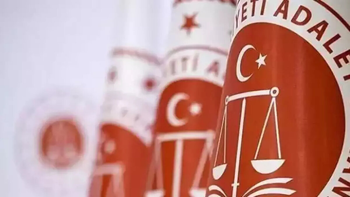 11. Yargı Paketi Ne Zaman Çıkacak?<br><br>Yeni yasama yılı ile birlikte gündeme gelecek olan 11. Yargı Paketi, Adalet Bakanı Yılmaz Tunç’un açıklamalarına göre Ekim ayı itibarıyla Meclis’e sunulacak. Paketin yasalaşma süreci, Meclis komisyon ve genel kurul görüşmelerinin ardından netlik kazanacak.