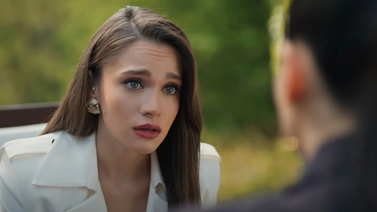 Dizinin farklı bir kurguyla “Halo” adıyla devam edeceği konuşulmuş ancak proje son anda iptal edilmişti.Yapımcı şirket Medyapım, Hudutsuz Sevda’nın yerine tamamen farklı bir diziye yöneldi.