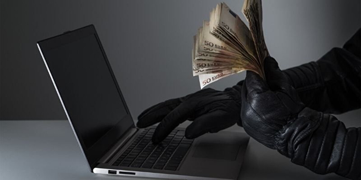 İnternet Dolandırıcılığı ve Sanal Bahise Ağır Cezalar<br><br>Son dönemde yaygınlaşan internet dolandırıcılığı, sanal bahis ve sanal kumar suçlarına yönelik cezalar artırılacak. Bakan Tunç, özellikle gençleri hedef alan bilişim suçlarına karşı yargının daha güçlü araçlarla donatılacağını vurguladı.