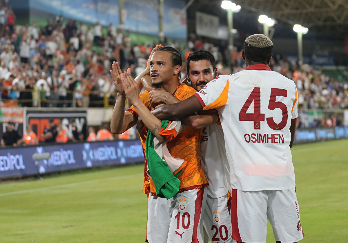Şampiyonlar Ligi'nde ise tatsız bir başlangıç yapan Galatasaray, salı günü RAMS Park'ta Liverpool ile karşılaşacak. 