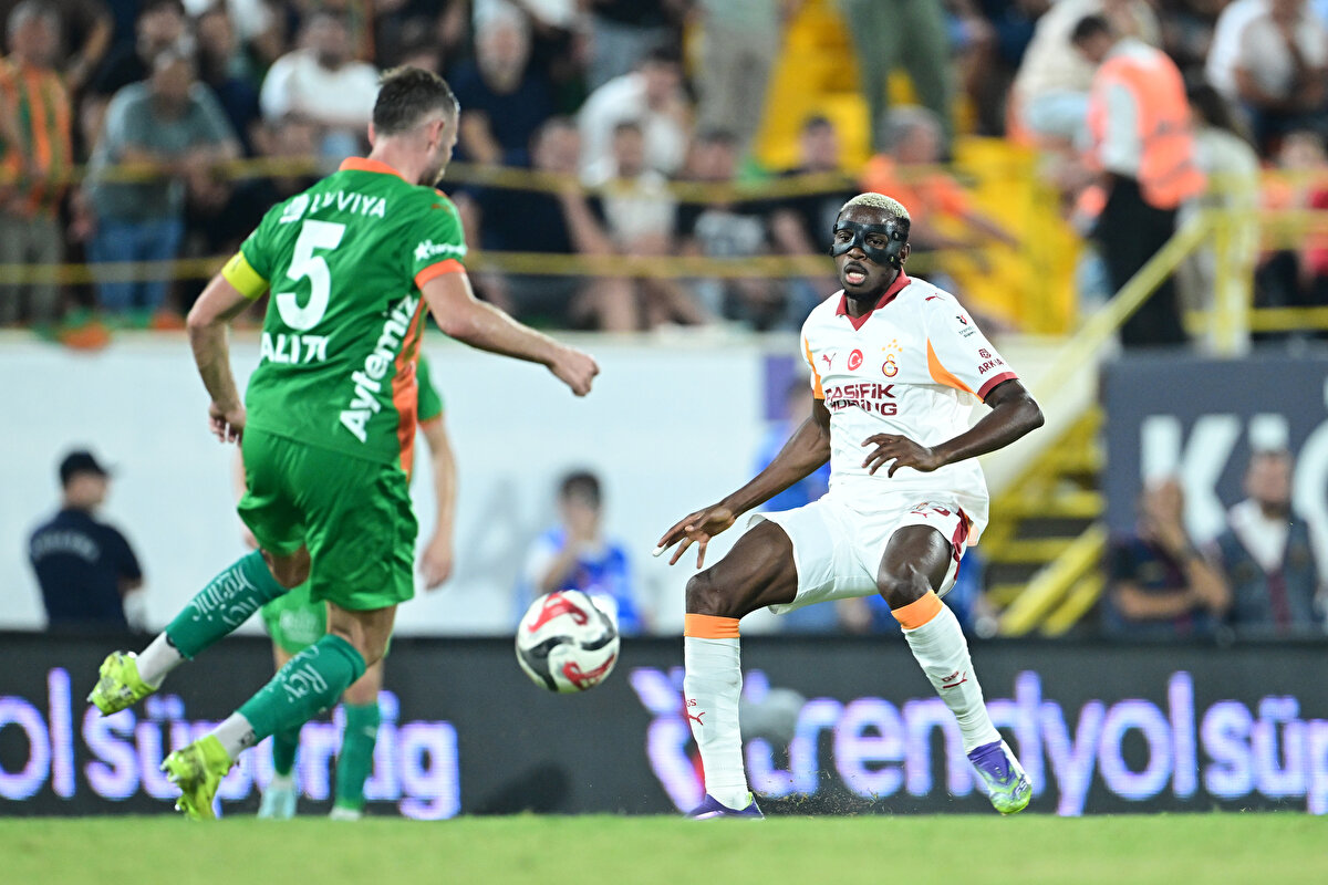 ICARDI'DEN 3 PUANLIK GOL<br>Galatasaray, zorlandığı maçta Alanyaspor'u Mauro Icardi'nin attığı topuk golüyle sahadan 1-0 galip ayrıldı. 