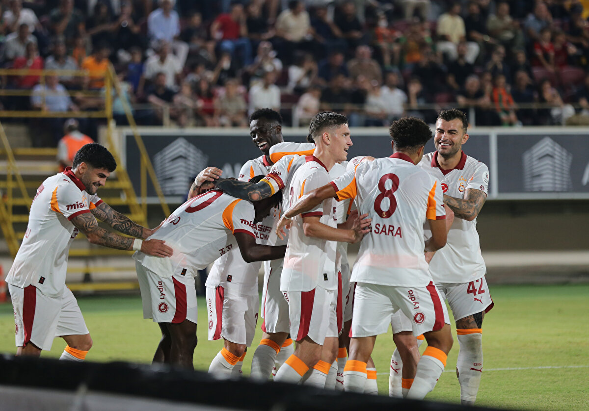 Alanyaspor karşısında kalesinde gol tehlikeleri yaşayan Galatasaray'da Uğurcan Çakır, 8 net kurtarışla maça damga vurdu. 