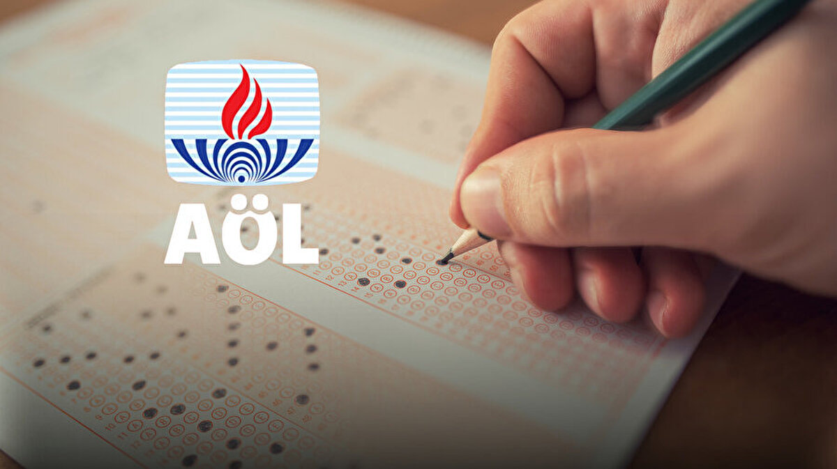 Kayıt yenileme ücreti 400 TL<br><br>Adayların, kayıt yenilemesi için 400 TL ödeme yapması gerekiyor. Ödeme işleminin ardından öğrenciler, ders seçimlerini de en geç 3 Ekim tarihine kadar Milli Eğitim Bakanlığı’nın resmi internet sitesi üzerinden tamamlayabilecek.