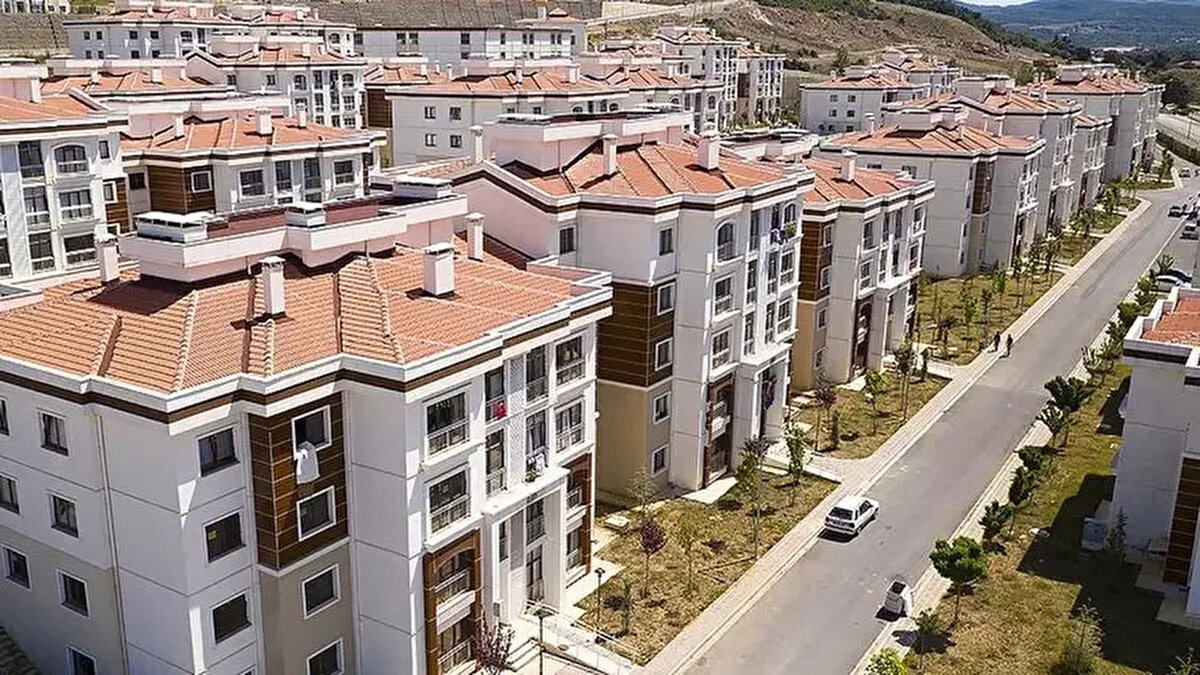 TOKİ sosyal konut başvurularında son durum<br><br>2025 TOKİ başvurularında kesin tarihler ve ödeme planı henüz açıklanmadı. Cumhurbaşkanı Erdoğan ve Bakan Kurum’un yapacağı açıklamalarla birlikte tüm detaylar netleşecek. Açıklamalar geldikçe haberimiz güncellenecek.