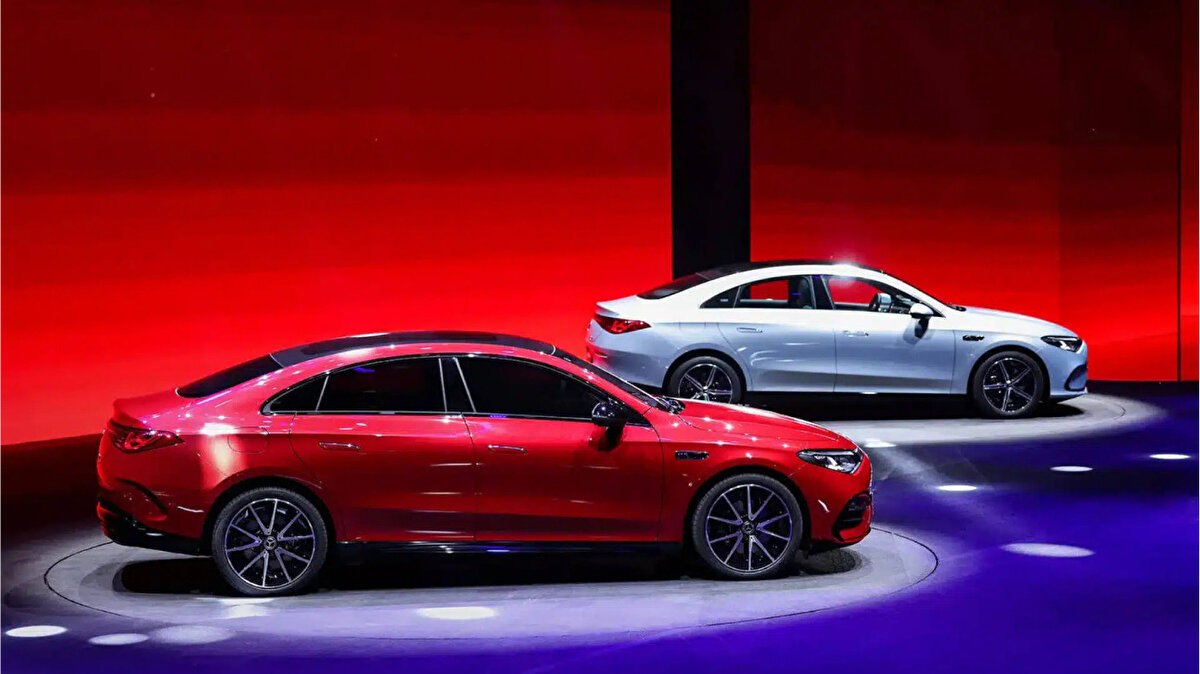 Mercedes-Benz, Çin pazarı için özel olarak geliştirdiği CLA Long-Wheelbase (L) EV modelini tanıttı. Ön sipariş fiyatı 259.000 yuan’dan (yaklaşık 36 bin dolar) başlıyor.