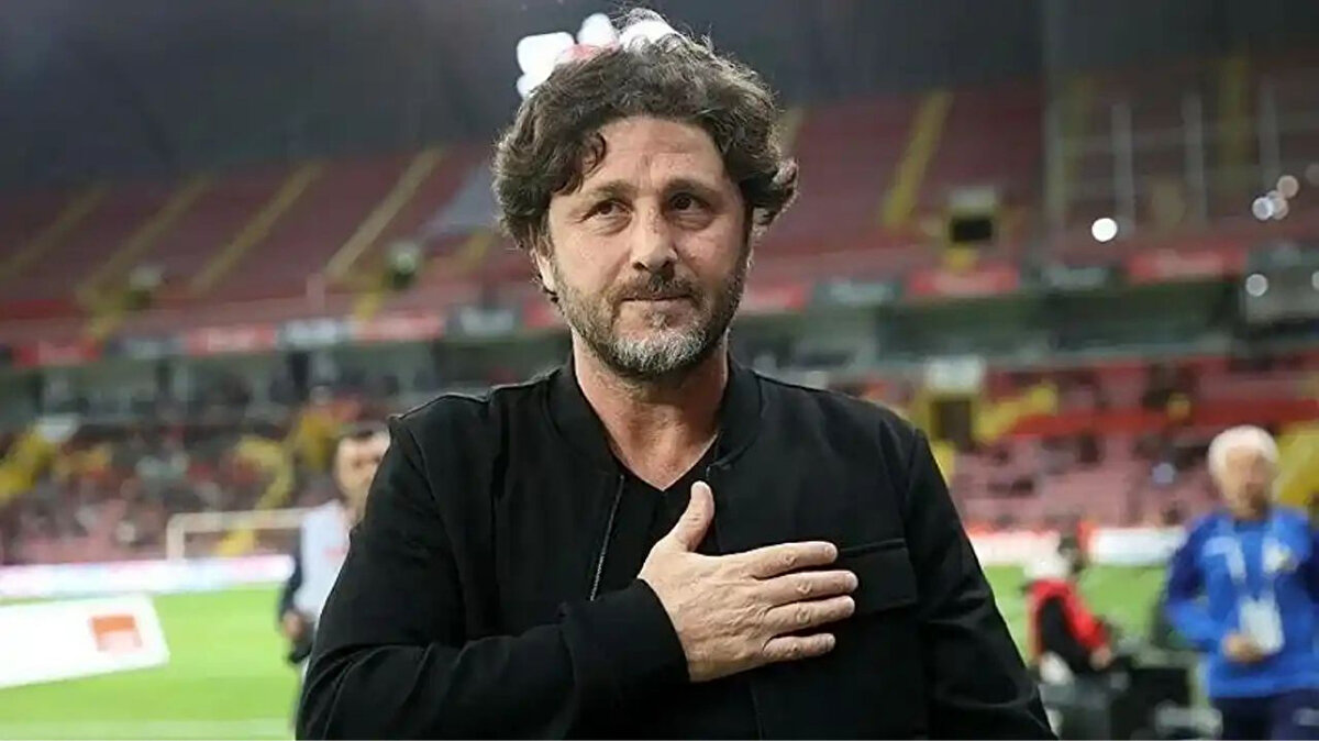 Taraftar baskısına değinen Tekke: “Camianın beklentisi kolay değil. Bu oyuncular hata yapmalı. Ama hata yaparlarsa, hoca da kovdurtabilirler” sözleriyle mesaj verdi.