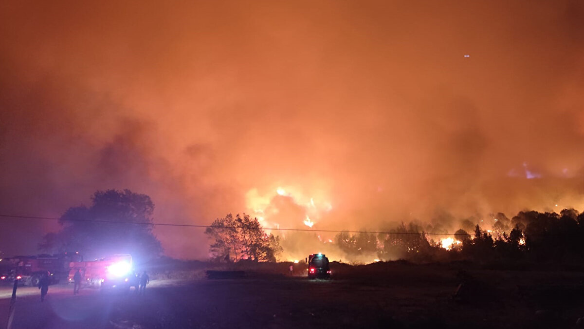 Alevlerin köylere yaklaşması üzerine jandarma ekipleri bölgedeki evleri tedbir amaçlı boşaltmaya başladı. 