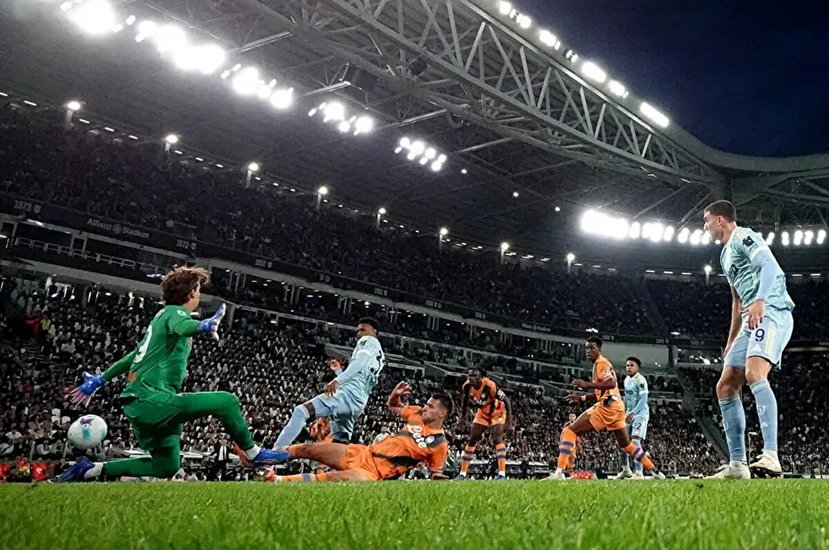 Kenan Yıldız'ın forma giydiği Juventus, İtalya Serie A'nın 5. haftasında konuk ettiği Atalanta ile 1-1 berabere kaldı.<br><br>