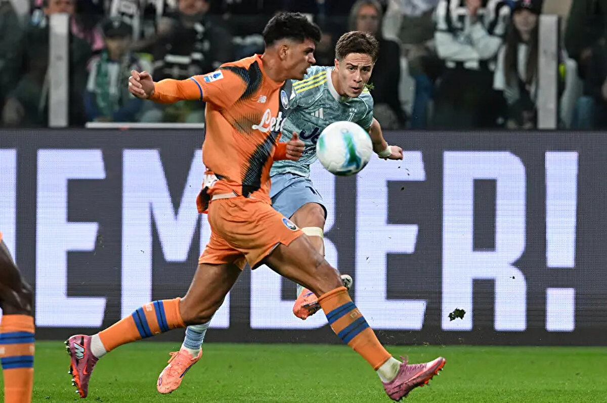 Bu arada milli futbolcu, Juventus - Atalanta maçı öncesi gündem olan bir harekete imza attı.