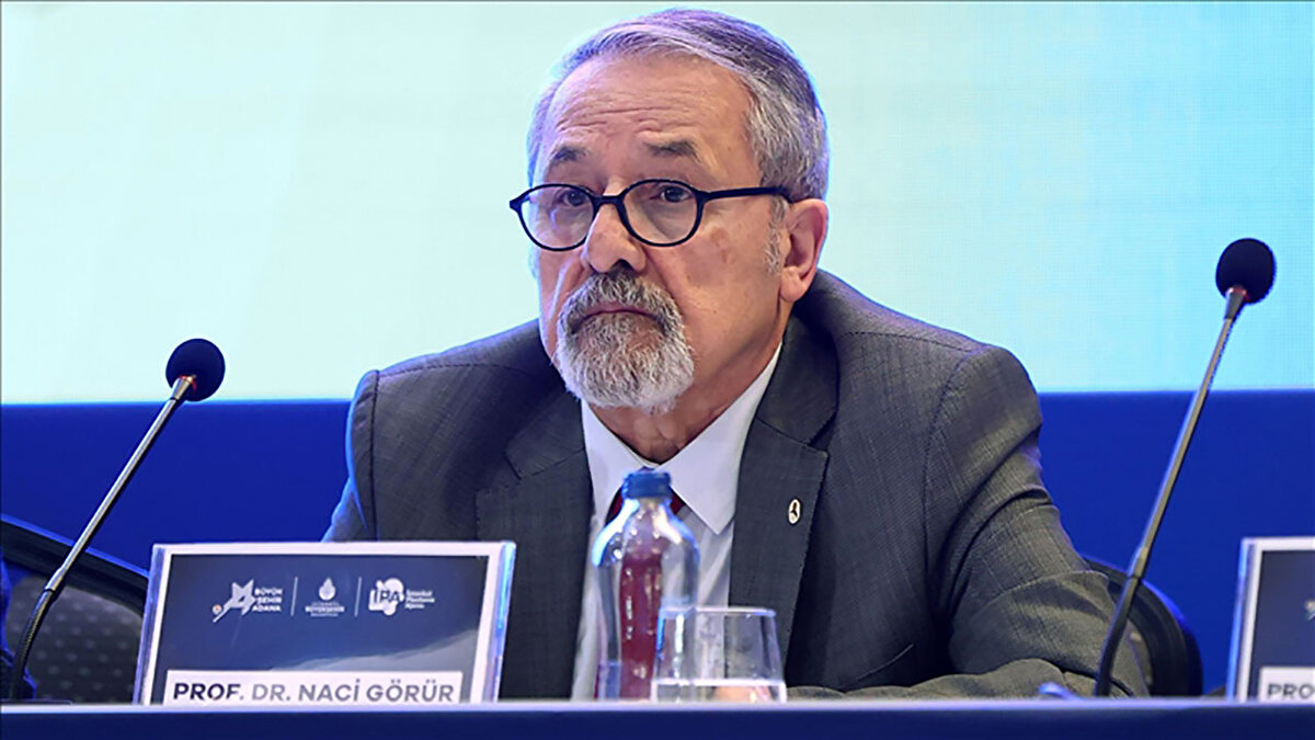 Depreme ilişkin sosyal medya hesabından açıklama yapan Yer bilimci Prof. Dr. Naci Görür, depremin Simav Grabeni'nde meydana geldiğini belirtti. Görür, Bölgenin kuzey-güney yönlü gerilme altında olduğunu ve bu durumun, Anadolu levhasının batıya doğru hareketinden kaynaklandığını ifade etti. Depremin normal atımlı bir fay üzerinde gerçekleştiğini vurgulayan Görür, fayın yönünün belirtilmesinin de önemli olduğunu söyledi.