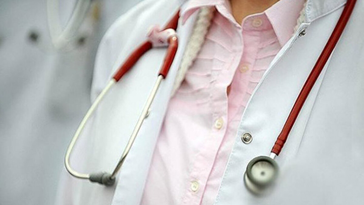 Vatandaşlar özellikle boğaz ağrısı, halsizlik ve kuru öksürük şikayetleriyle acil servislere akın ediyor.