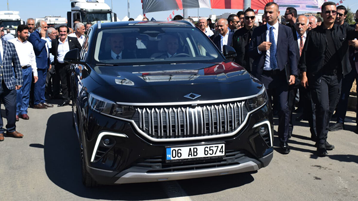 Törene Vali ve Belediye Başkan Vekili Ekrem Canalp, Bakan yardımcıları Abdullah Erdem Cantimür ve Zekeriya Kaya, AK Parti Batman Milletvekili Ferhat Nasıroğlu, İl Emniyet Müdürü İbrahim Kaba, İl Jandarma Komutanı Kıdemli Albay Ekrem Doğan, Garnizon Komutanı Tuğgeneral Mehmet Ali Koç, AK Parti İl Başkanı Hüseyin Şansi, AK Parti Gercüş Belediye Başkanı Gündüz Günaydın, Beşiri Belediye Başkanı Alparslan Karabulut, davetliler ve vatandaşlar katıldı.