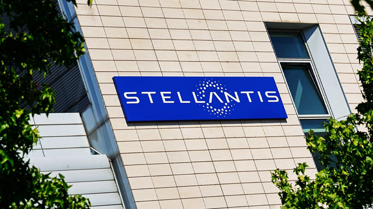 Stellantis Grubu ikinci sırada.<br>106.078 satış<br>Öne çıkan markalar:<br><br>Peugeot: 33.617<br><br>Opel/Vauxhall: 24.644<br><br>Citroen: 21.832