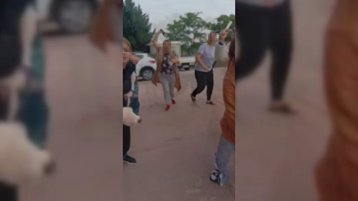Mustafa Kemal Ş., oğlunun, annesi ve anneannesi ile birlikte TikTok yayınlarında dans ettiği video ve fotoğrafları da dosyaya delil olarak sundu. Mahkeme, söz konusu fotoğraf ve videolar incelenerek rapor hazırlanmasını talep etti.