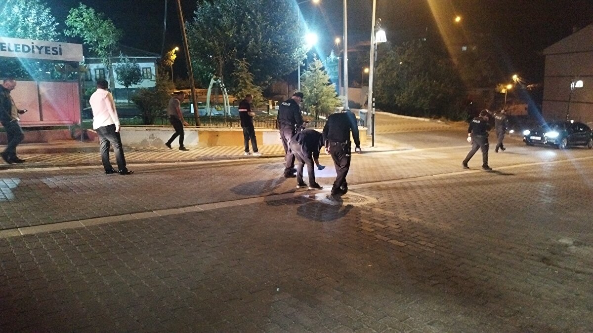 Olay, akşam saatlerinde Erenler Mahallesi Erenler Parkı yakınlarında meydana geldi. Mert Akbuyut, cadde üzerinde yürüdüğü sırada aniden yere yığıldı. Çevredekiler, durumu 112 Acil Çağrı Merkezi'ne bildirdi. İhbar üzerine olay yerine polis ve sağlık ekipleri sevk edildi. Sağlık ekiplerinin ilk müdahalesinin ardından durumu ağır olan Mert Akbulut, ambulansla Tokat Devlet Hastanesi’ne kaldırıldı.