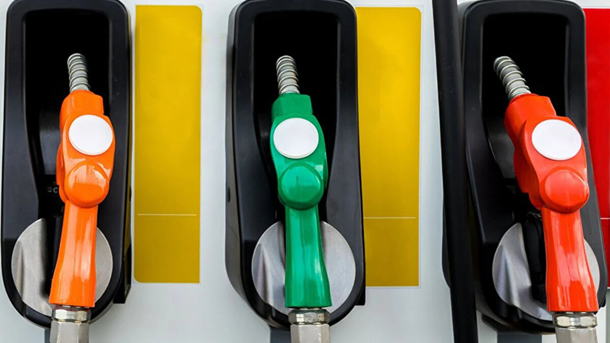 Yeni nesil ödeme sistemlerine onay<br><br>Dijitalleşmenin hız kazandığı günümüzde, nakit ve kredi kartı ödemelerine alternatif olarak mobil cüzdan uygulamaları da devreye giriyor. EPDK’nın kararına göre, akaryakıt ödemeleri Hepsipay başta olmak üzere dijital cüzdanlar üzerinden de yapılabilecek. Bu sayede sürücüler, hem promosyonlardan yararlanabilecek hem de hızlı ve güvenli ödeme deneyimi yaşayacak.