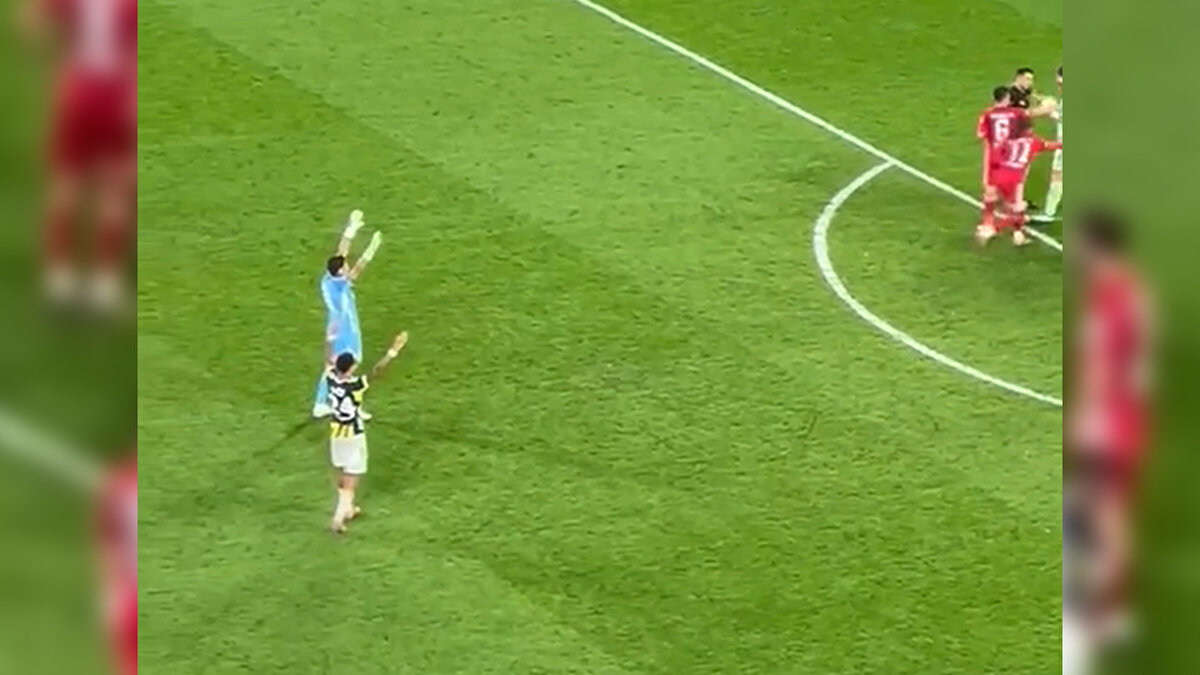 Maç sırasında ilginç bir detay da yaşandı.