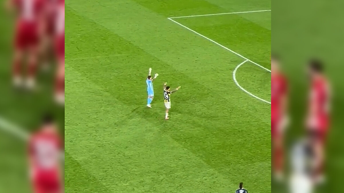 Fenerbahçe’nin yeni kalecisi Ederson, penaltıyı kullanmak için teknik direktör Tedesco’dan izin istedi.