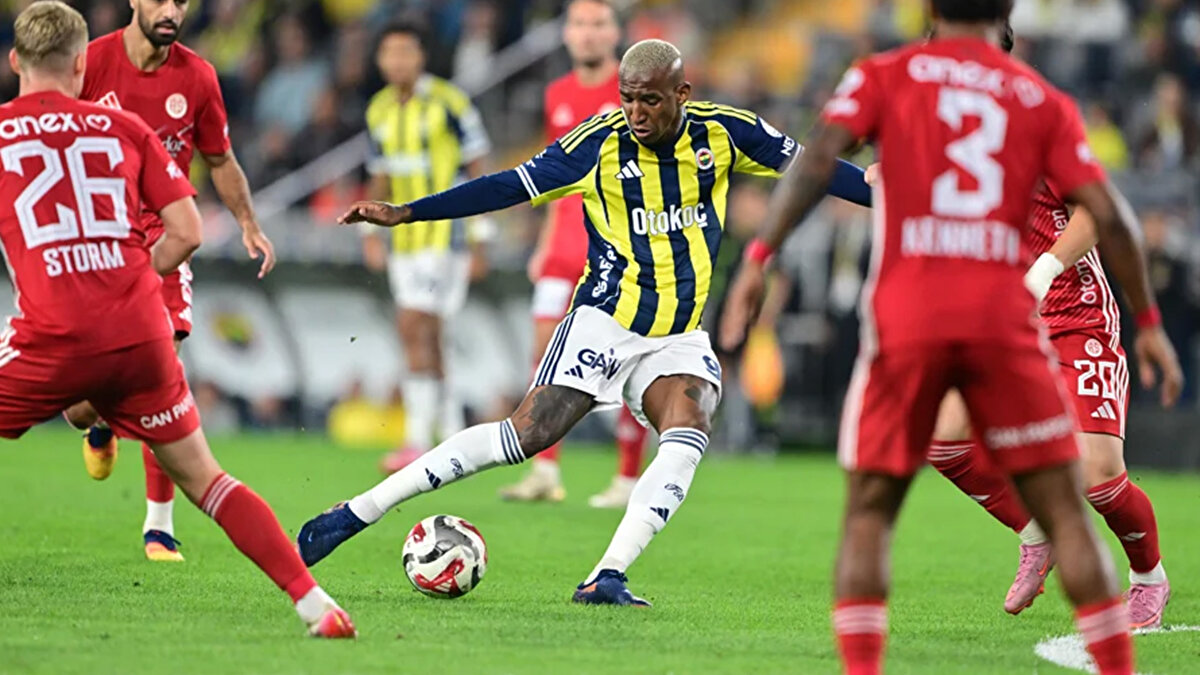 Trendyol Süper Lig’de Fenerbahçe, Antalyaspor karşısında 62. dakikada penaltı kazandı.