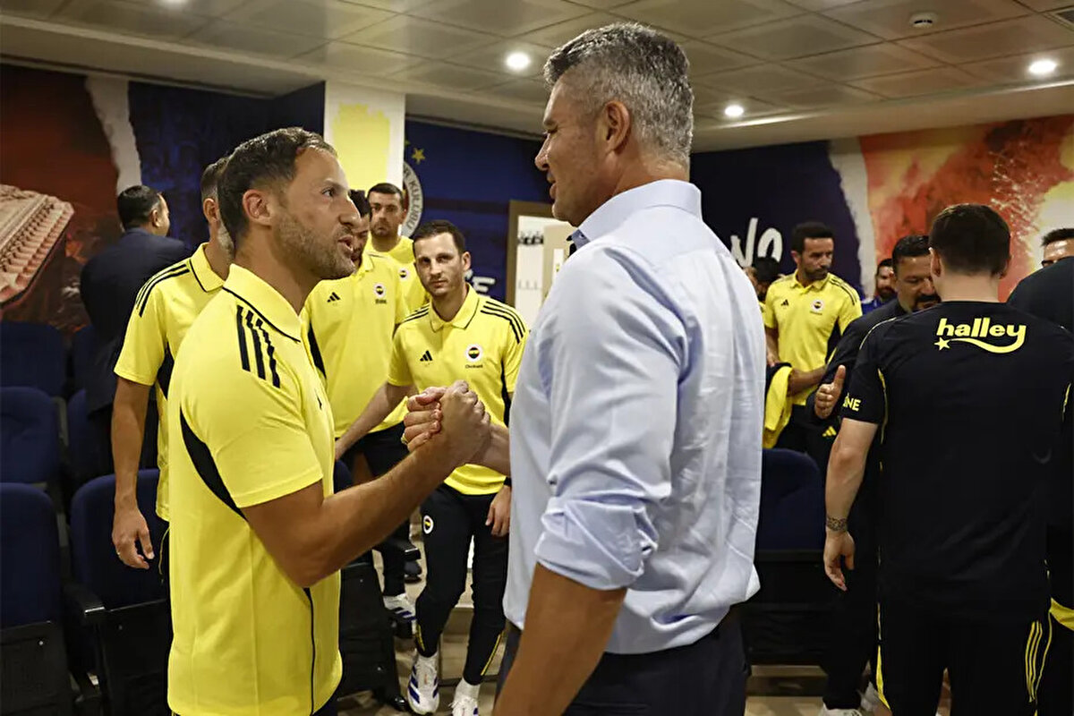 Buna karşın Tedesco'yla yolların ayrılması durumunda Fenerbahçe'nin kasasından 4 milyon euroluk bir çıkış olacak. 40 yaşındaki teknik adamla 2.5 milyon euro ücrete anlaşan eski yönetim, Tedesco'nun teknik ekibiyle 1.5 milyon euro ödeme karşılığında kontrat yaptı.<br><br>