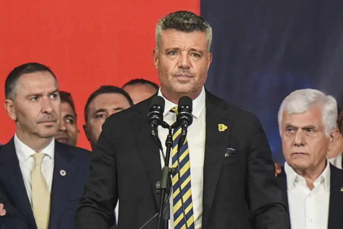 MAAŞ ÖDEYEMEZ İDDİALARI<br><br>"Maaş ödeyemez" iddialarının takıma zarar verdiğini söyleyen Sadettin Saran, "Güç neredeyse oraya giden, omurgasız insanlar. Bir de çıkıp 'maaş ödeyemez' dediler. Bu tipler en çok takıma zarar veriyor. Bunlar sadece kendi çıkarları için bunu yapıyorlar. Bana yakın olmadıkları için bunu yapıyorlar, zaten böyleleri bana yakın olamazlar. Tüm bu laflar oyunculara zarar verdi" dedi.<br><br>