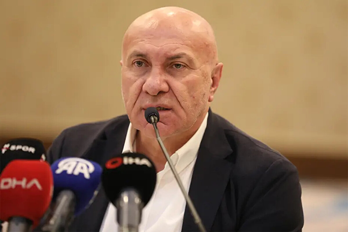 Hakemin performansına isyan eden Yıldırım, "Çok iyi başladık, 2-0 da öne geçtik ama daha sonra herkesin gördüğü gibi hakemin oyuna müdahaleleri vardı. Verdiği kararların neredeyse hepsi aleyhimizeydi. Yediğimiz golden önce faul vardı. Maalesef faulu es geçti. Peşinden golü yedik" dedi.<br><br>