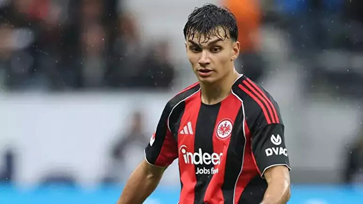 Bundesliga'nın 5. haftası gol yağmuruna sahne oldu.<br> Eintracht Frankfurt, deplasmanda Borussia Mönchengladbach ile karşılaştı. Karşılaşmada tam 10 gol atıldı.