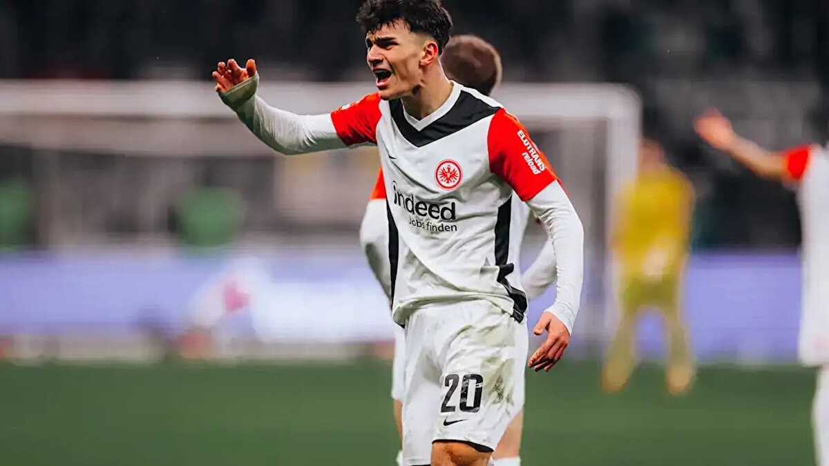 Mücadeleden Frankfurt 6-4 galibiyetle ayrıldı. Milli yıldızımız Can Uzun ise bu maça da damga vurdu.