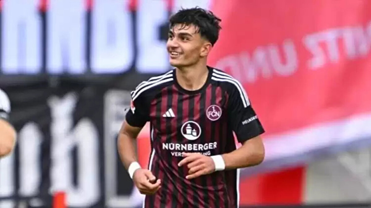 CAN UZUN'UN PERFORMANSI<br><br>Milli yıldızımız Can Uzun, bu sezon Frankfurt formasıyla çıktığı 7. resmi maçta 6 gol atarken takımına 4 asistlik katkı sundu. <br><br>