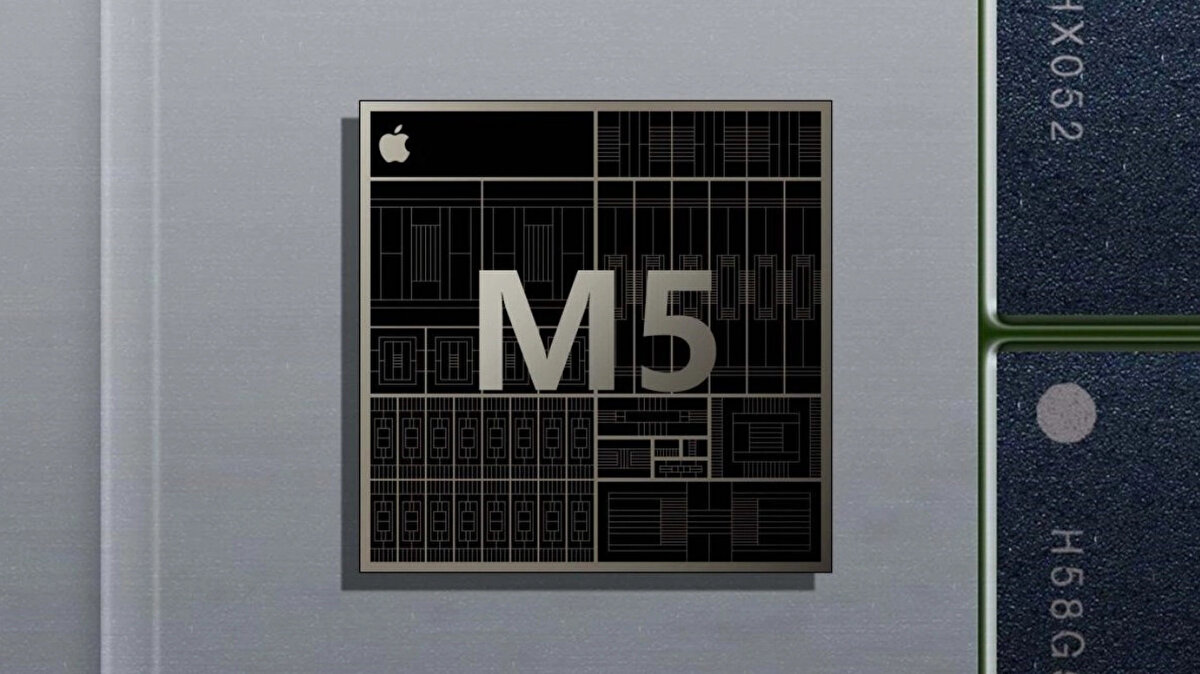 Apple yalnızca dizüstü bilgisayarlara değil, ekran tarafına da yatırım yapıyor. Studio Display’in yenilenmiş bir versiyonunun yanı sıra, 27 inç boyutunda iki yeni Mac monitörü geliştiriliyor.