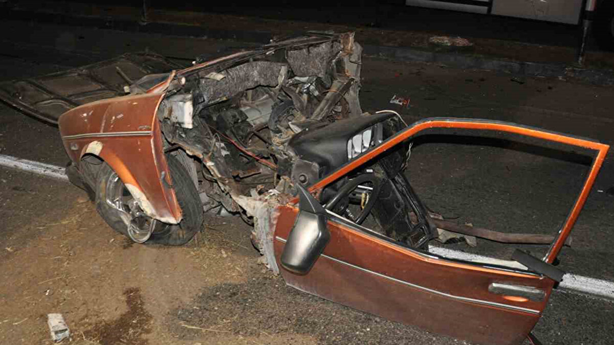 Manisa’nın Salihli ilçesinde meydana gelen trafik kazasında 5 kişi hayatını kaybetti, 6 kişi de yaralandı.