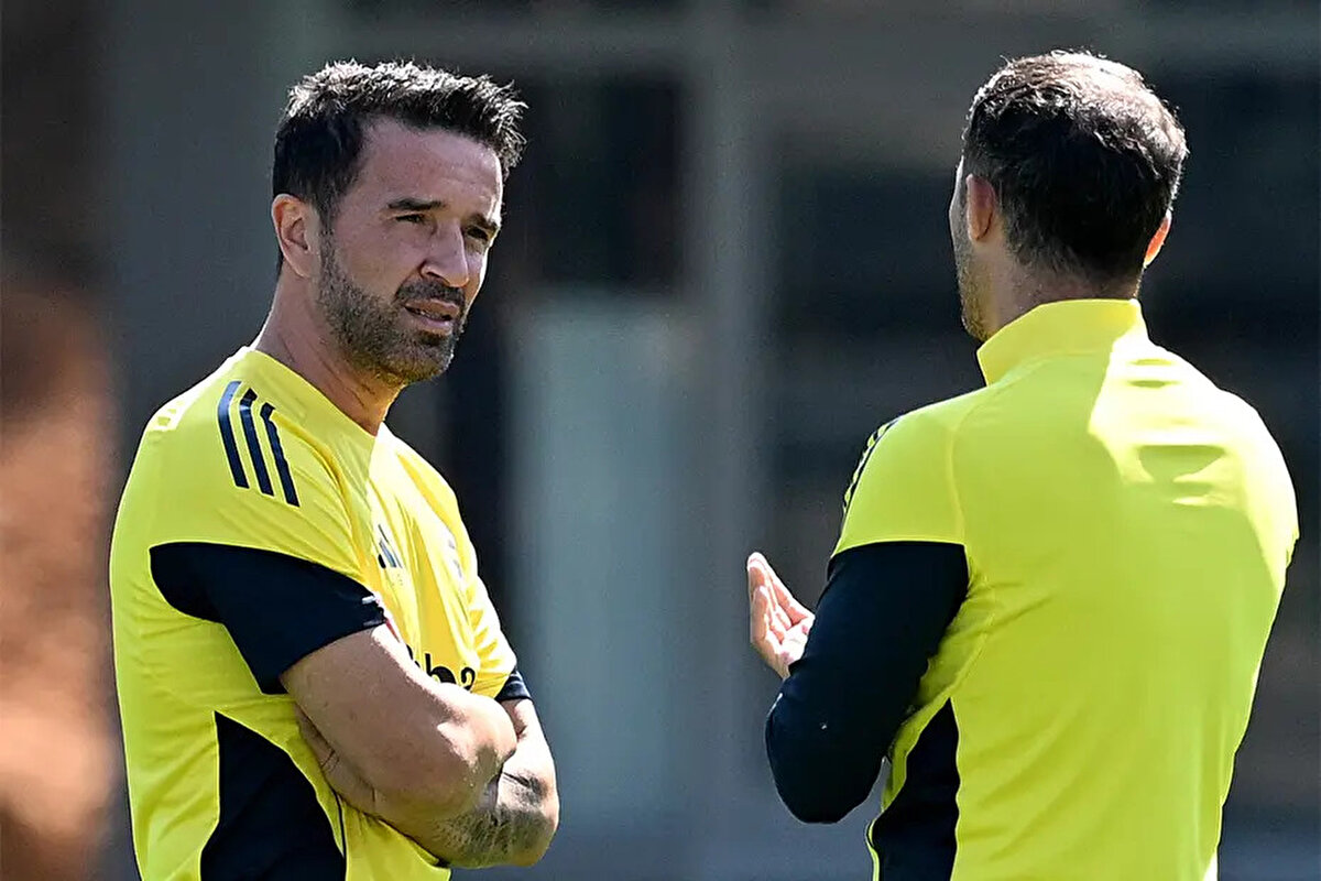 Fenerbahçe'de teknik direktör Domenico Tedesco'nun yardımcısı olan Gökhan Gönül'ün, "Hoca bizi dinlemiyor" dediği iddia edilmişti.<br><br>