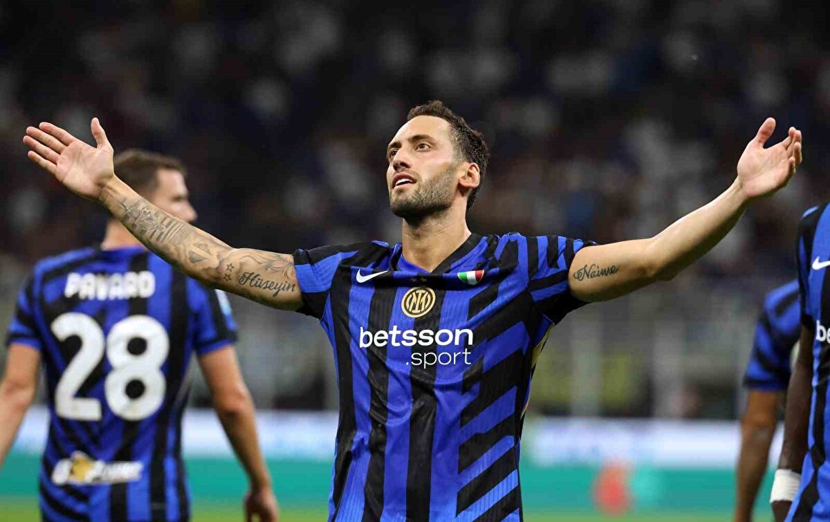 Inter ile yeni sezona çok formda giren Hakan Çalhanoğlu'nun adı yine Galatasaray ile anıldı.