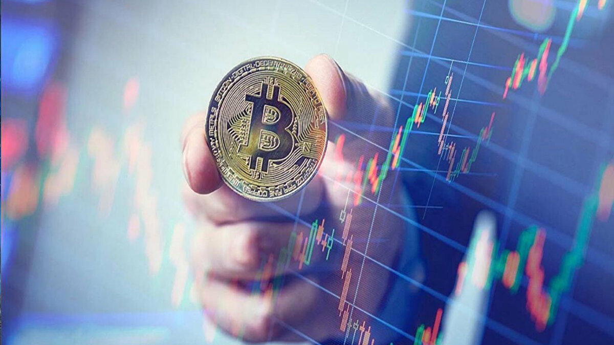 MASAK, Türkiye’nin kara para aklama ile mücadelesinde kilit rol oynarken; şüpheli işlem raporlarını toplayıp analiz ediyor, dosyaları savcılıklara iletiyor ve uluslararası uyum süreçlerinde muhatap kurum olarak görev yapıyor.