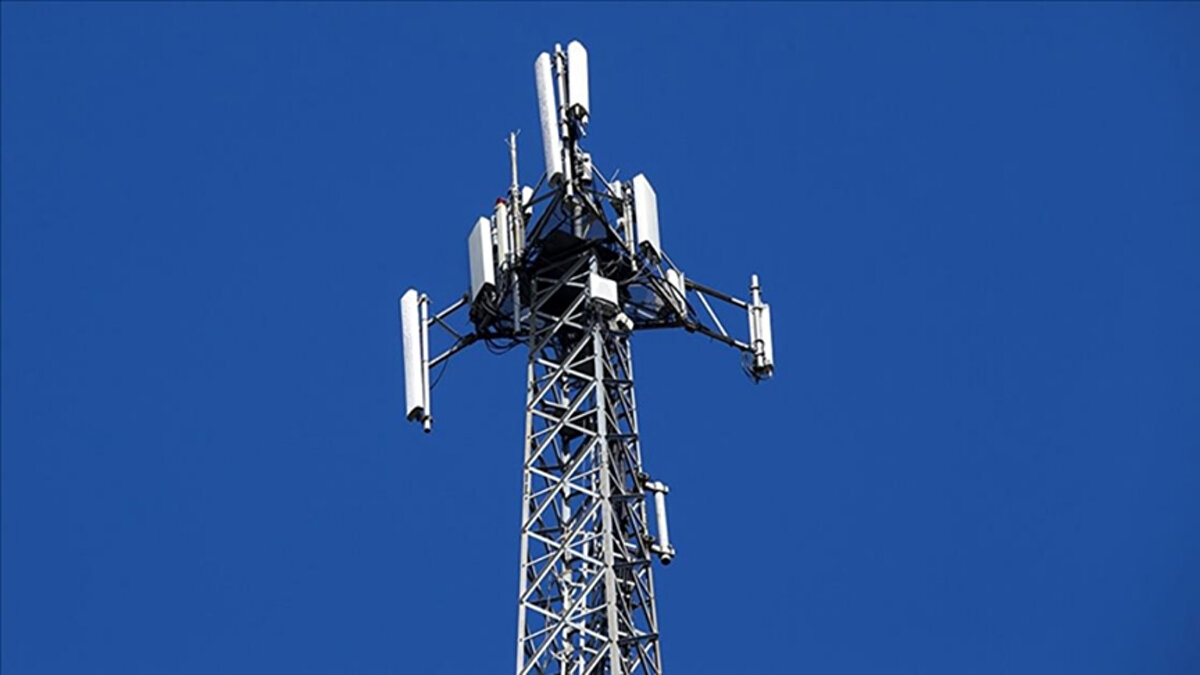 Sanayi ve ulaşımda dönüşüm başlıyor<br><br>5G teknolojisi, mobil telefonlar, tabletler, otonom araçlarda (kendi kendine giden arabalar), akıllı şehir sistemleri (trafik kontrolü, enerji yönetimi), endüstriyel otomasyon (fabrikalar, robotik üretim), uzaktan sağlık hizmetleri, VR ile AR uygulamalarında kullanılacak.