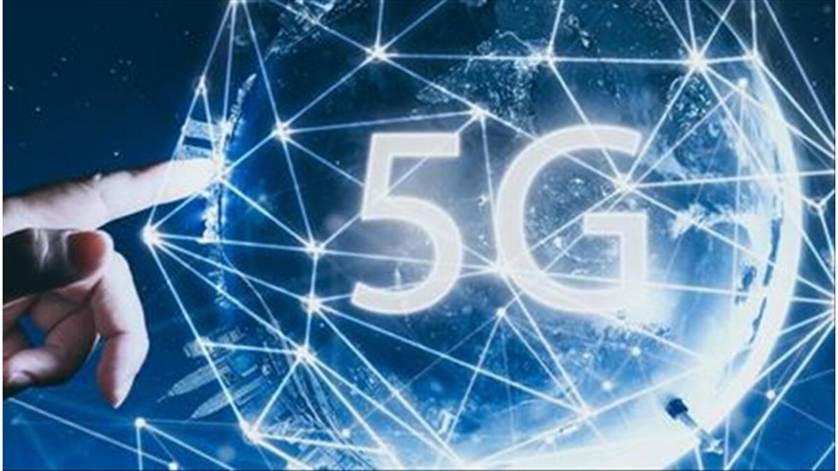İşlemler saniyeler içinde tamamlanacak<br><br>5G teknolojisi, önceki mobil iletişim süreçlerine göre birçok yenilik getirecek. Söz konusu teknoloji 4,5G'ye göre yaklaşık 10 kata kadar daha hızlı internet bağlantısı sağlayacak Film, dizi ve videolar anında yüklenip izlenebilecek. Büyük dosyalar saniyeler içinde indirilebilecek. Daha önce ortalama hızlarla 4,5G ile 5 dakikada inen bir film, 5G sayesinde yaklaşık 30 saniyede izlenebilecek. 4,5G ile 1 dakikada yapılan işlemler, 5G ile saniyelerin altına düşecek.
